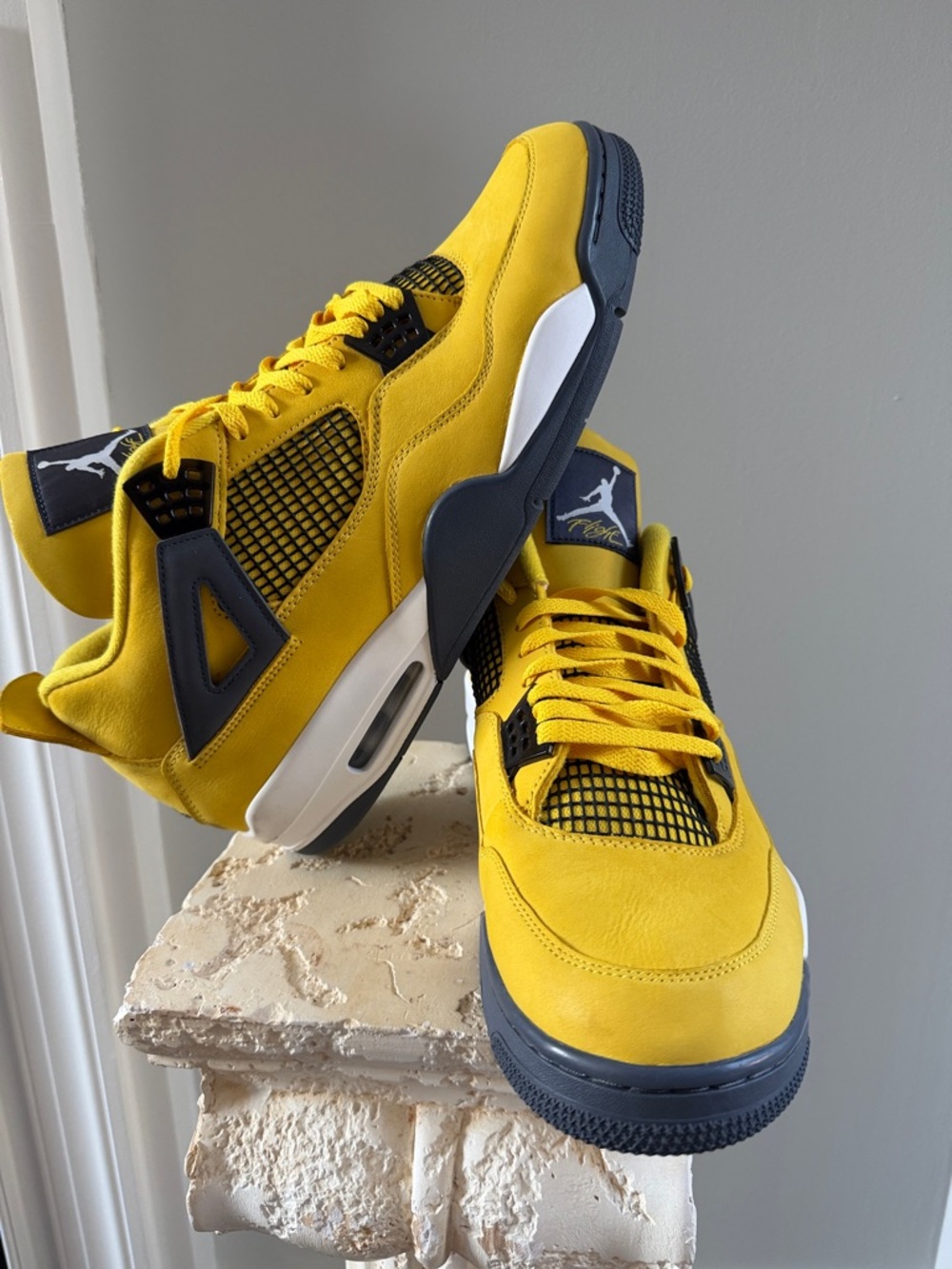 Jordan Retro 4 Yellow and Black Sneakers. Men’s size 15.